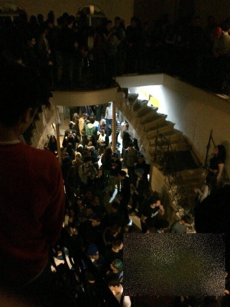 A făcut MAREA greşeală să anunţe pe Facebook că dă petrecere la el acasă. Ce a urmat este greu de imaginat 258283