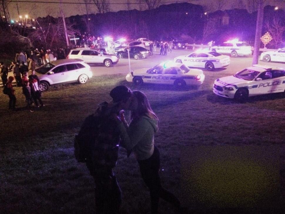 A făcut MAREA greşeală să anunţe pe Facebook că dă petrecere la el acasă. Ce a urmat este greu de imaginat 258285