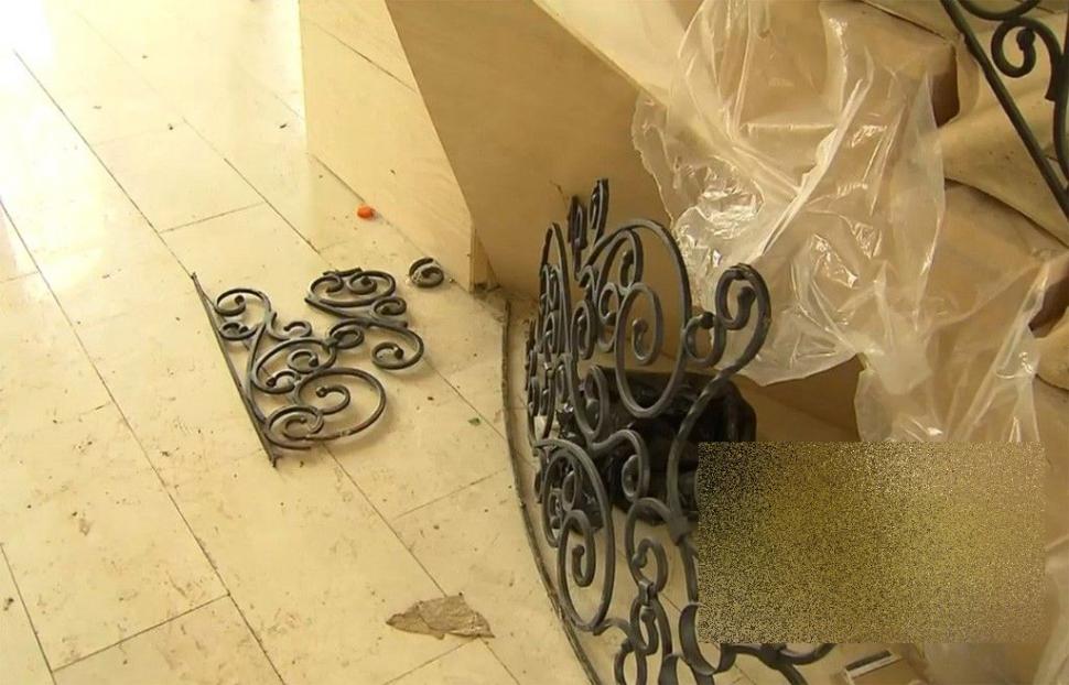 A făcut MAREA greşeală să anunţe pe Facebook că dă petrecere la el acasă. Ce a urmat este greu de imaginat 258287