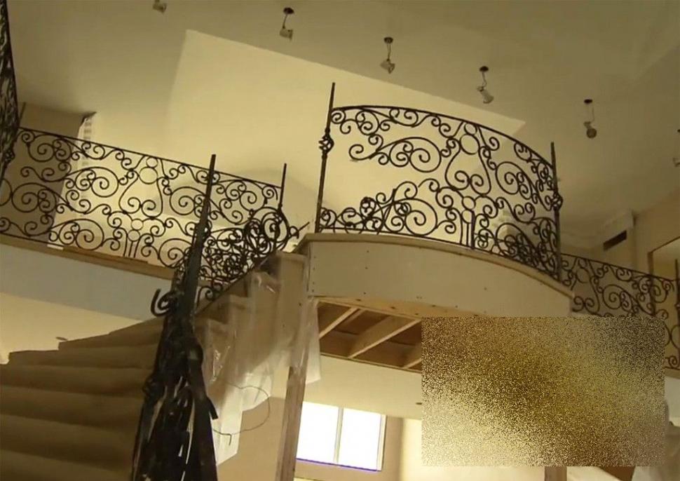 A făcut MAREA greşeală să anunţe pe Facebook că dă petrecere la el acasă. Ce a urmat este greu de imaginat 258288