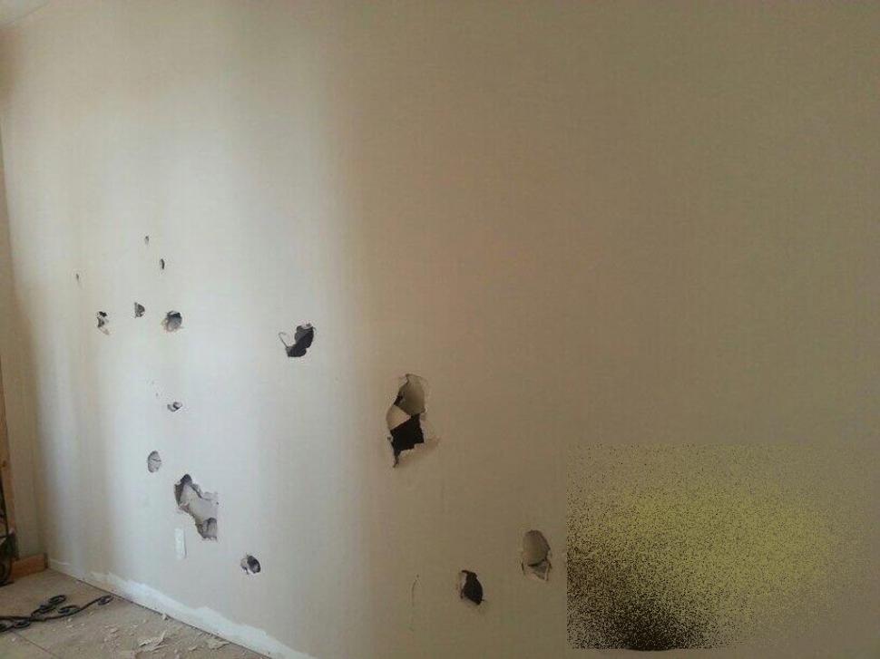 A făcut MAREA greşeală să anunţe pe Facebook că dă petrecere la el acasă. Ce a urmat este greu de imaginat 258289