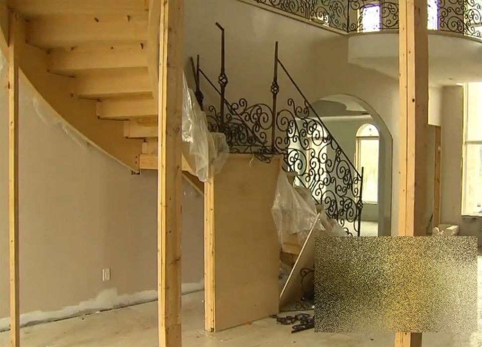 A făcut MAREA greşeală să anunţe pe Facebook că dă petrecere la el acasă. Ce a urmat este greu de imaginat 258291