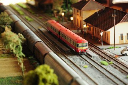 Artă în miniatură! Prima expoziție de modelism feroviar din Oradea prezintă trenuri celebre