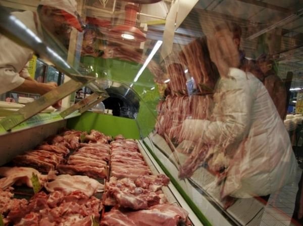 Românii, sub media europeană la consumul de carne. &quot;E prea scumpă pentru buzunarele noastre&quot;