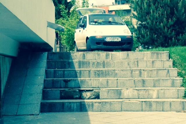 Aşa ceva mai rar! UNDE a fost construită rampa pentru persoanele cu dizabilităţi 258502