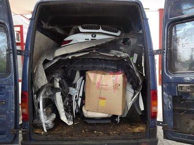 Credeai că fură doar portofele? Un hoţ român din Italia a băgat într-o dubă un BMW X6 258950