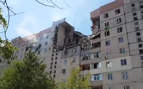 EXPLOZIE într-un bloc de locuinţe din Ucraina. IMAGINI cu etajele distruse în urma deflagraţiei