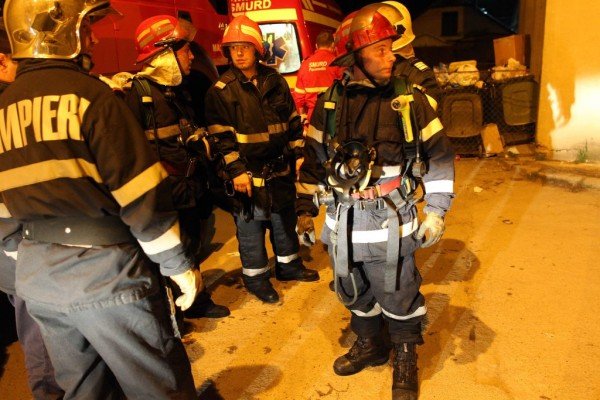Explozie, urmată de un puternic incendiu la Hunedoara. Mii de oameni au stat în beznă preţ de câteva ore