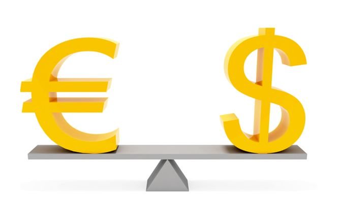 Leul a crescut comparativ cu euro, dar s-a depreciat faţă de dolar. Vezi cursul BNR