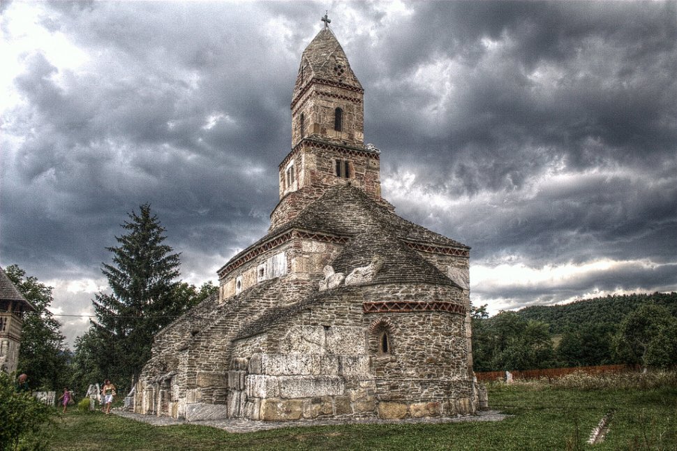 România la Înălţime: Biserica Sfântul Gheorghe din Densuş, un lăcaş de cult fără pereche