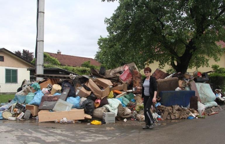 Cel puţin 44 de persoane AU MURIT în inundaţiile din Bosnia, Serbia şi Croaţia