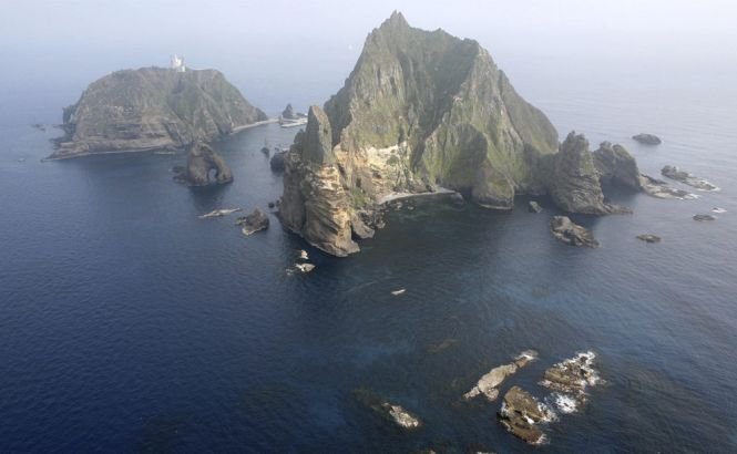 Japonia amplasează posturi militare permanente în insulele disputate cu China
