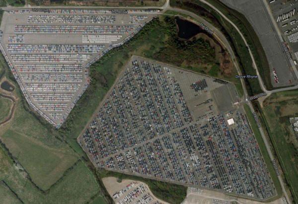 Cimitirul maşinilor noi. Imagini făcute din aer, care arată CRIZA din industria auto 259873