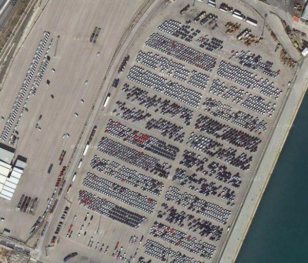 Cimitirul maşinilor noi. Imagini făcute din aer, care arată CRIZA din industria auto 259874