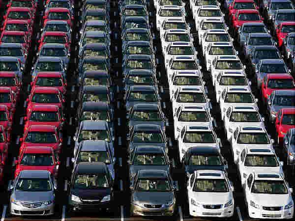 Cimitirul maşinilor noi. Imagini făcute din aer, care arată CRIZA din industria auto 259876