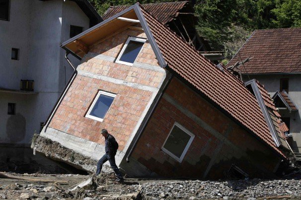 DEZASTRU fără precedent în ultimele decenii. Distrugerile provocate de inundaţiile din Balcani, comparabile cu RĂZBOAIELE din anii '90
