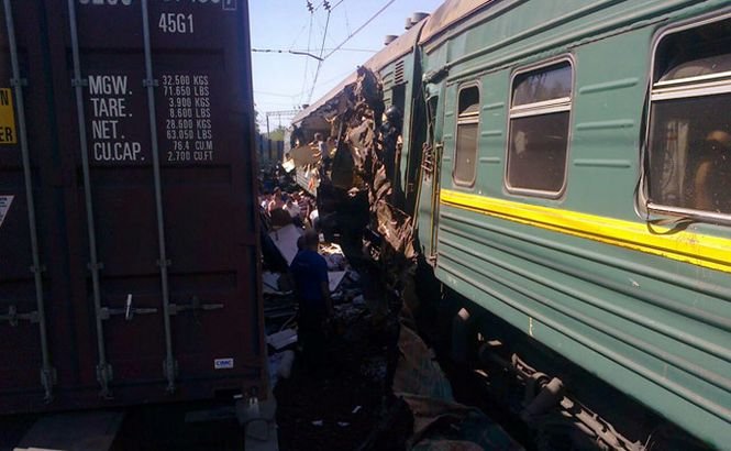 Un tren de pasageri şi unul de marfă s-au ciocnit în Rusia. Cel puţin cinci persoane au murit şi alte câteva zeci sunt rănite grav