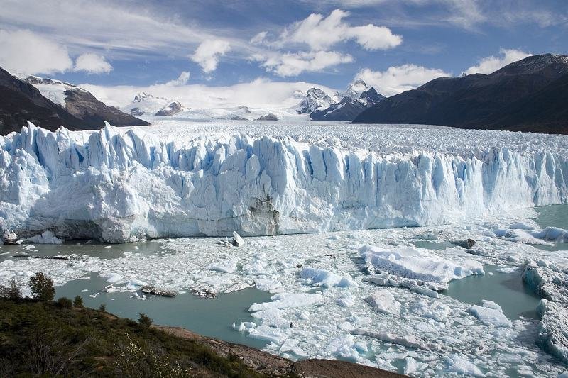 Descoperire neaşteptată sub gheţarii din Groenlanda. Cercetători: „Nu ne aşteptam la aşa ceva”