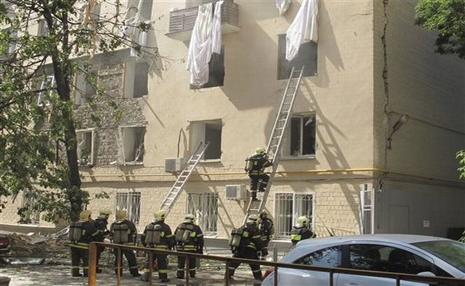 EXPLOZIE puternică într-un bloc de locuinţe al diplomaţilor americani din Moscova. O femeie grav rănită a fost transportată la spital cu elicopterul