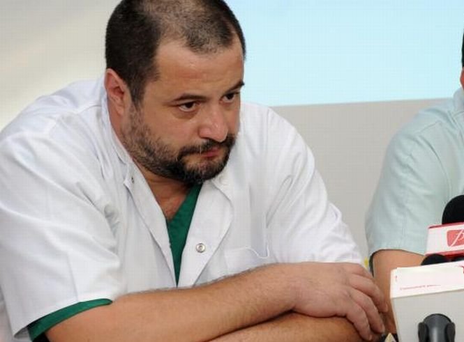 Dosarul silicoanelor ilegale: Managerul Spitalului de Arşi, Vitalie Stan, şi încă şapte medici rămân în arest încă 30 de zile