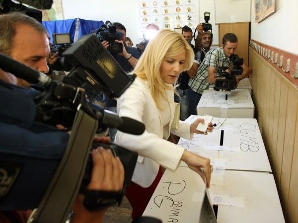 Ce a declarat Elena Udrea la ieşirea de la urne: &quot;Am votat pentru cea mai curajoasă listă&quot;