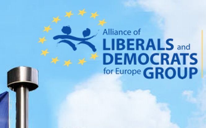 Liderii ALDE: Prin intrarea în PPE, PNL se alătură lui Băsescu