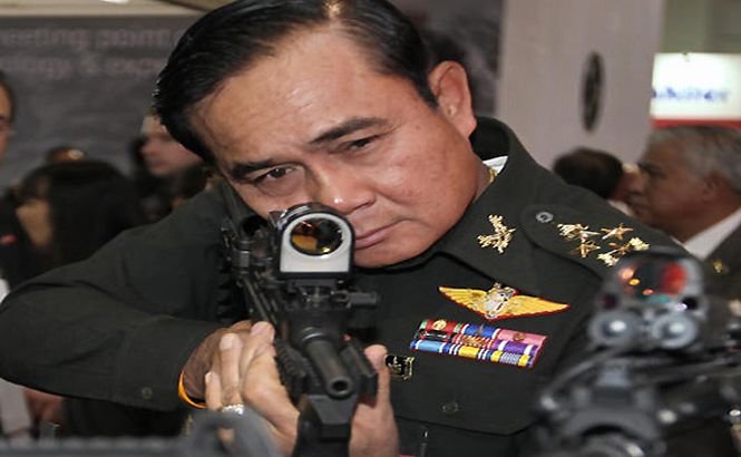 Regele Thailandei a &quot;binecuvântat&quot; lovitura de stat