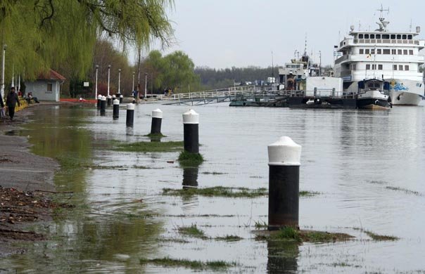 Hidrologii sunt în ALERTĂ. Dunărea va depăşi cota de indundaţii de 600 de cm