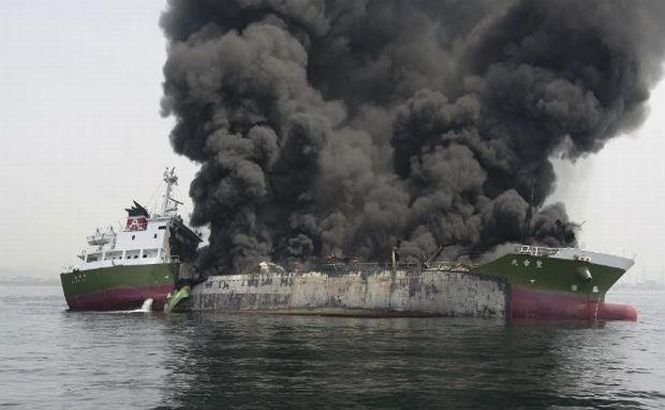 Un petrolier japonez a explodat în largul mării