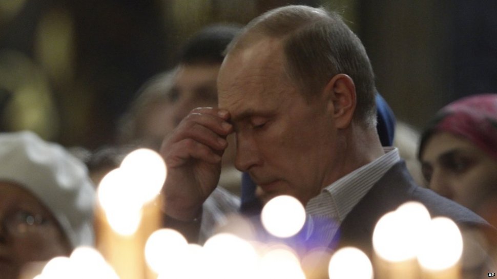 &quot;Putin este un HOMOSEXUAL. Nu are viaţă sexuală&quot;. A ajuns să fie interzis în Rusia