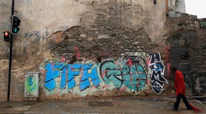 "Vrem mâncare, nu fotbal!" Indignarea brazilienilor, exprimată prin graffiti 261532