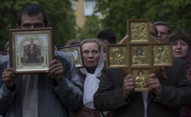 Populaţia civilă din Lugansk a început să părăsească oraşul