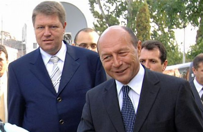 Acuzaţii de trădare în PNL. Klaus Iohannis, acuzat că e pionul lui Băsescu