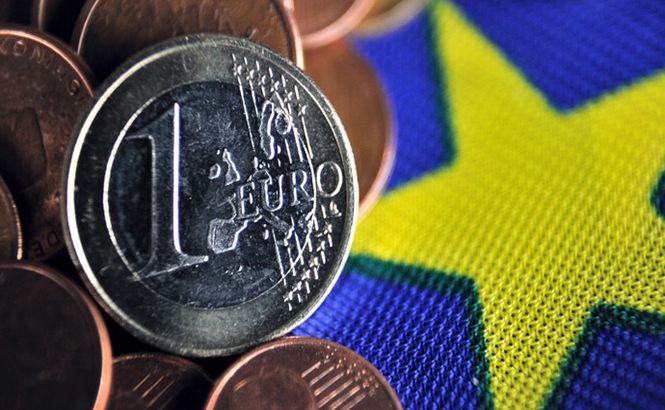 Lituania a devenit a 19-a ţară din UE care va adopta moneda unică