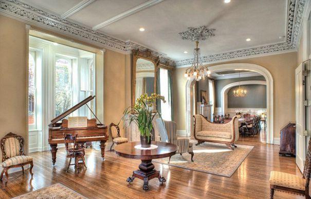 Au dat 3,5 LEI pe acest conac aflat în paragină. Cum arată acum casa, după ce au investit 2 MILIOANE de dolari 262366