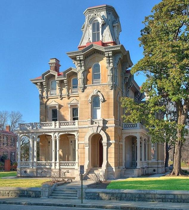 Au dat 3,5 LEI pe acest conac aflat în paragină. Cum arată acum casa, după ce au investit 2 MILIOANE de dolari 262367