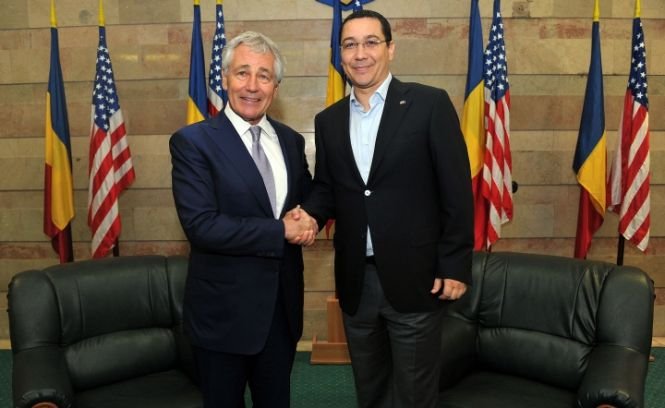 Premierul Ponta s-a întâlnit cu Secretarul american al Apărării, Chuck Hagel, la baza militară Mihail Kogălniceanu din Constanţa