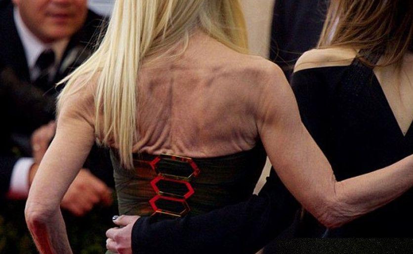 Când simţul penibilului este complet ATROFIAT. Cum arată femeia care a ŞOCAT pe covorul roşu 262528