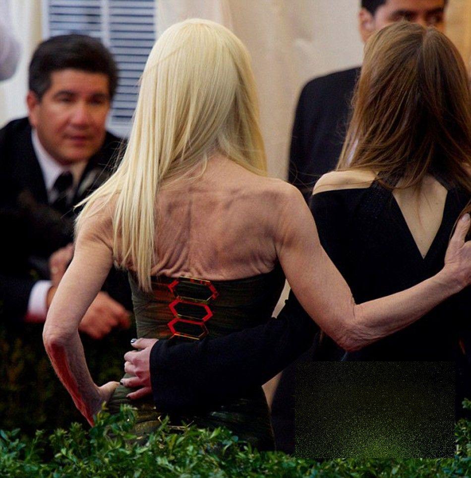 Când simţul penibilului este complet ATROFIAT. Cum arată femeia care a ŞOCAT pe covorul roşu 262530