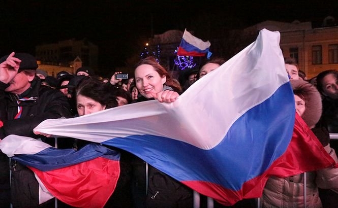 5000 de ucraineni din Crimeea solicită cetăţenia rusă