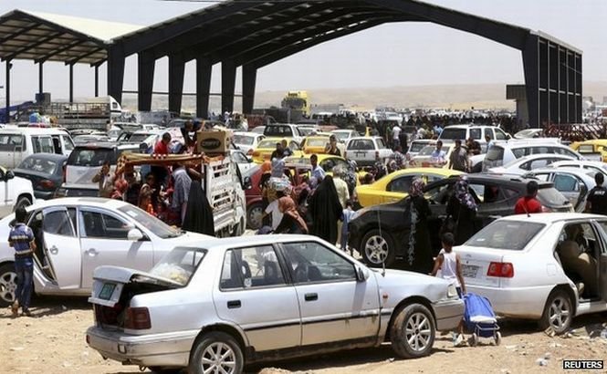A început exodul! 500.000 de civili din Mosul FUG din calea jihadiştilor