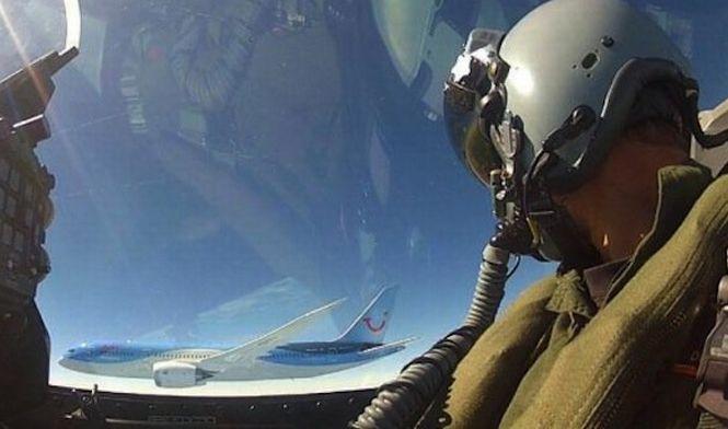 Probabil cel mai tare "selfie" din lume. Cum s-a pozat pilotul unui avion de luptă 263222