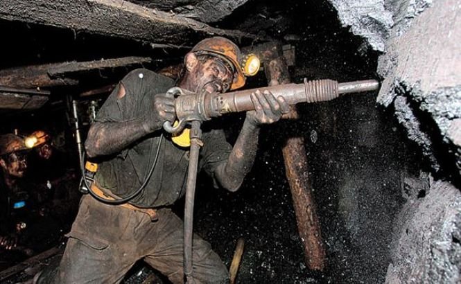Accident minier în estul Ucrainei. 9 ortaci au rămas captivi în subteran