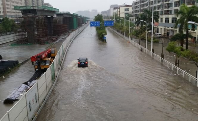 Inundaţii în China. Nivelul apei depăşeşte doi metri