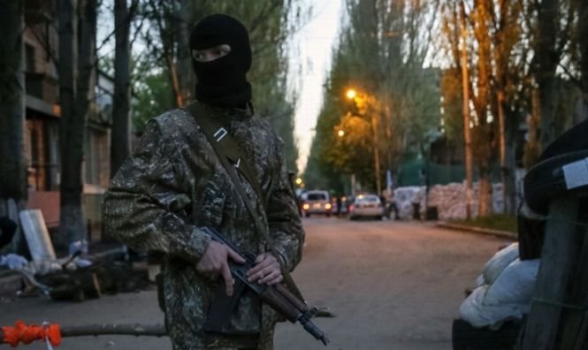 Rebelii proruşi susţin că au doborât un avion de vânătoare ucrainean la Doneţk