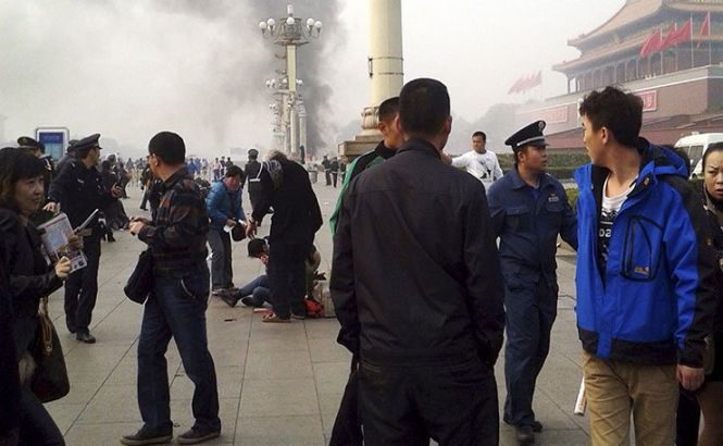 China a dat verdictul în cazul atentatului din Piaţa Tiananmen. 3 persoane vor fi EXECUTATE