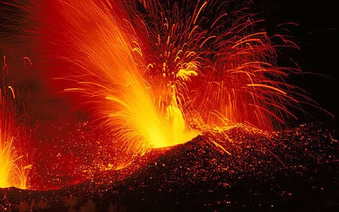 Vulcanul Etna a erupt din nou. Mai mult curse aeriene au fost amânate