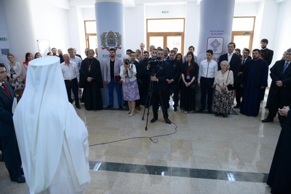 Imagini de COLECŢIE cu Patriarhul Daniel. A sfinţit cu TRAFALETUL televizoarele şi radioul de la Trinitas 264043