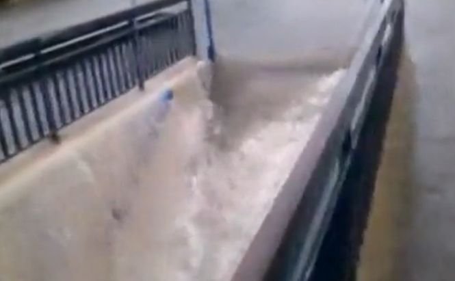 Ploile au inundat o staţie de metrou din Roma
