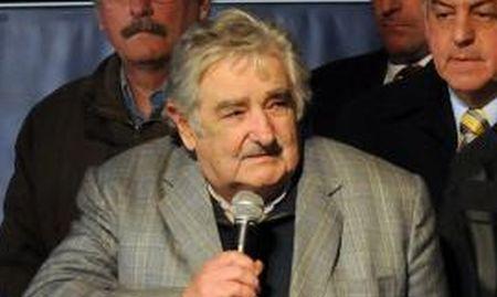 „Sunt numit sărac, dar nu mă simt sărac. Sunt săraci cei care ţin cu dinţii de un stil de viaţă luxos". Jose Mujica, cel mai "sărac" preşedinte din lume 178096